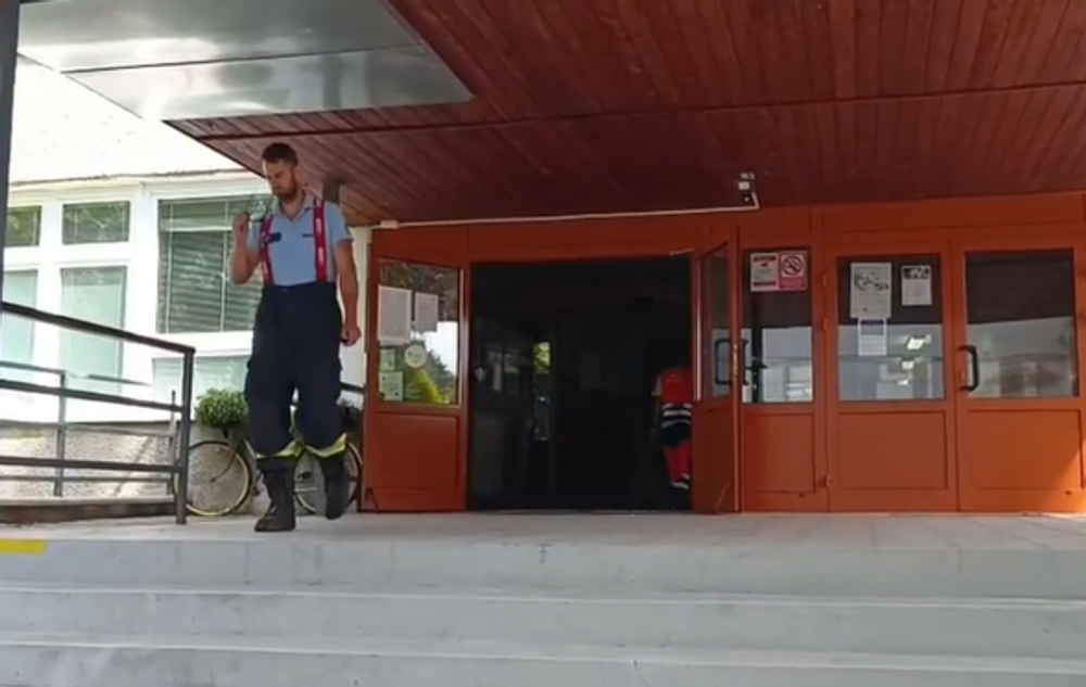 Hasiči zasahujúci pri výbuchu