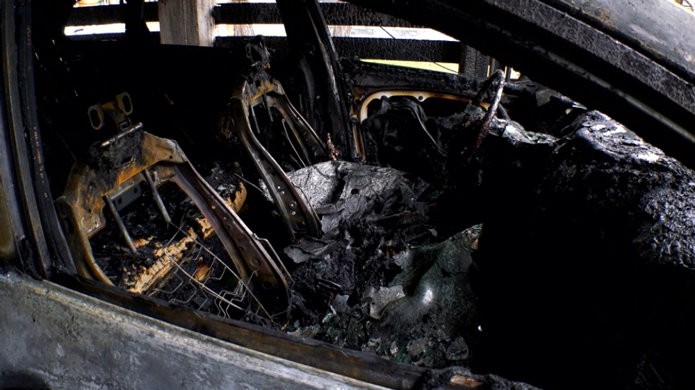 Dlhoročnému poslancovi a jeho dcére podpálili autá