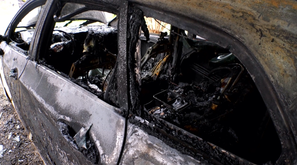 Dlhoročnému poslancovi a jeho dcére podpálili autá