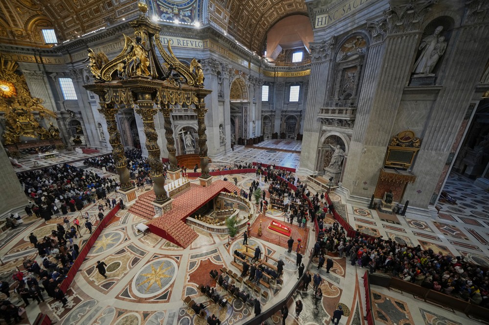 APTOPIX_Vatican_Pope311324