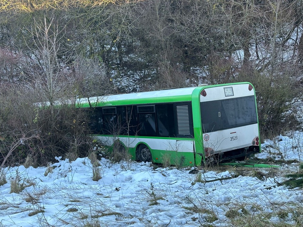 nehoda šmyk autobusu 
