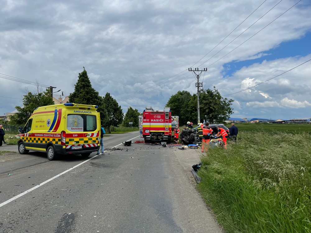 Po čelnej zrážke pomáhali leteckí záchranári