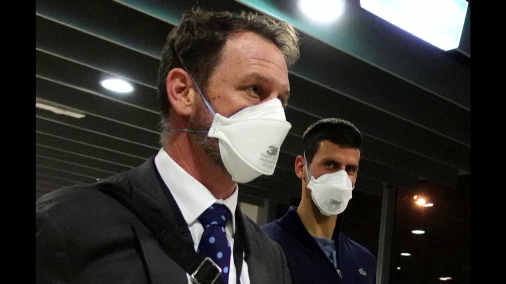 [multi] djokovic letisko 13734