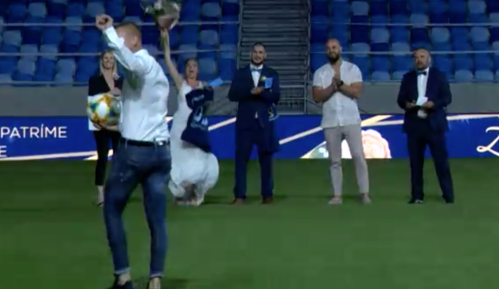 Prvá svadba na futbalovom štadióne v Bratislave