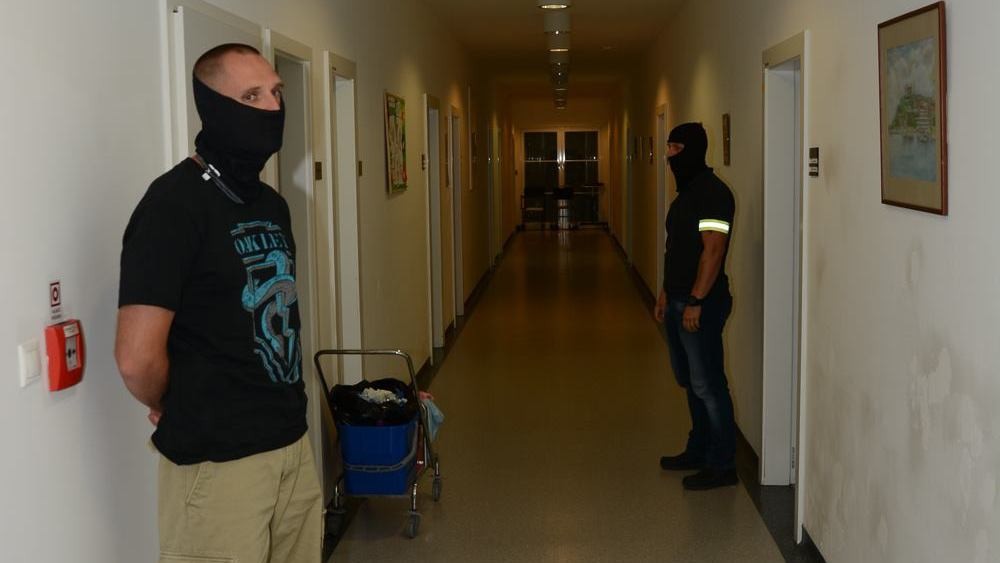 Polícia obvinila ľudí, ktorí ohrozovali život seniorov v bratislavskom domove dôchodcov