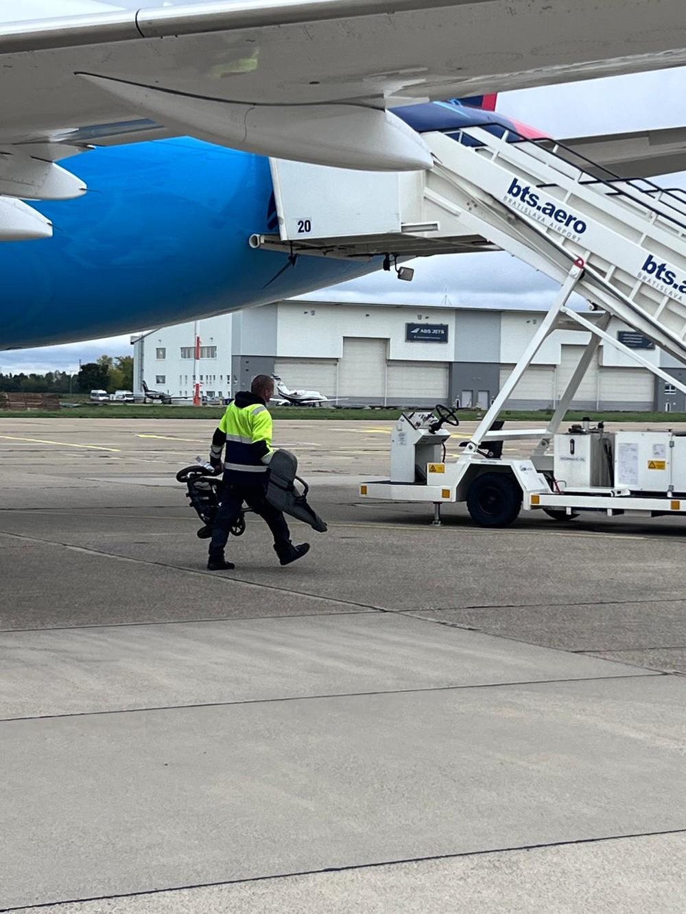 Vládny špeciál s občanmi SR z Libanonu pristál v Bratislave