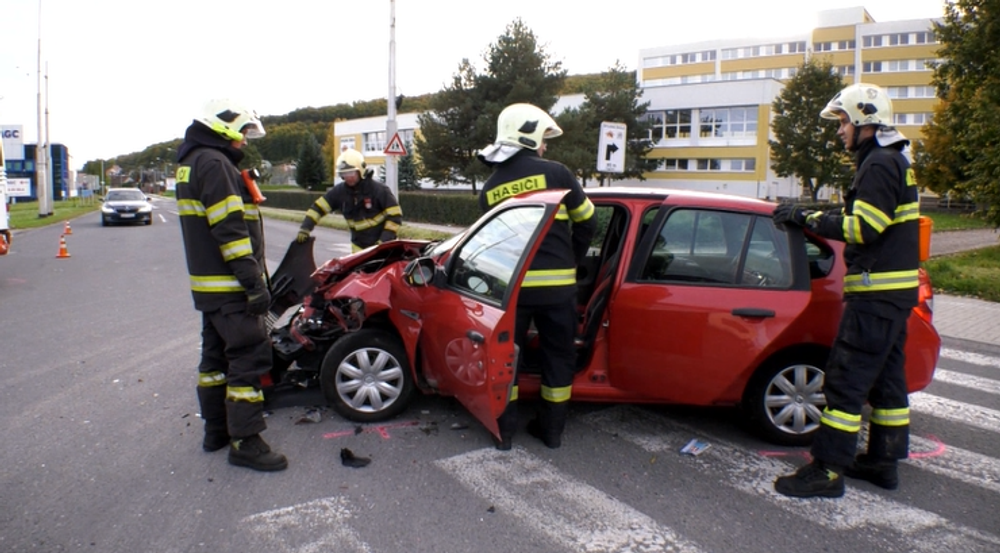 FOTO: Neuveríte, čím si vodič nahradil spätné zrkadlo! Kozmetické zrkadielko upevnil šnúrkami od topánok 