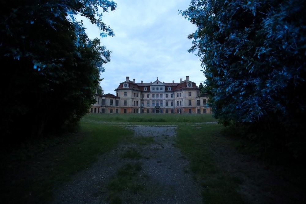 Z parku zmizol štvormesačný chlapček v kočíku 