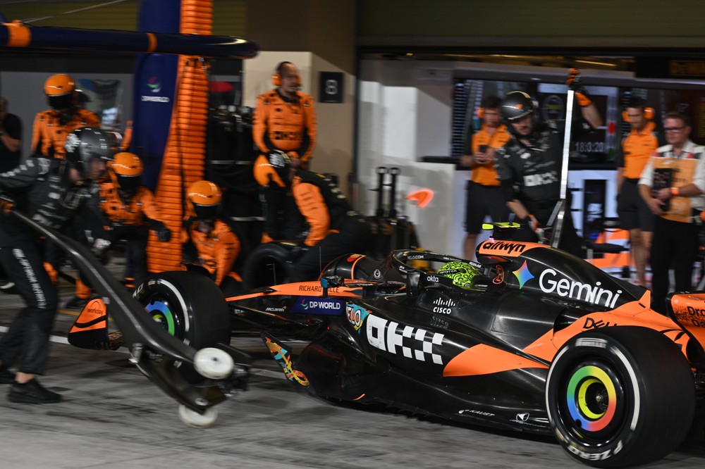 Abu_Dhabi_F1_GP_Auto_Racing_43689