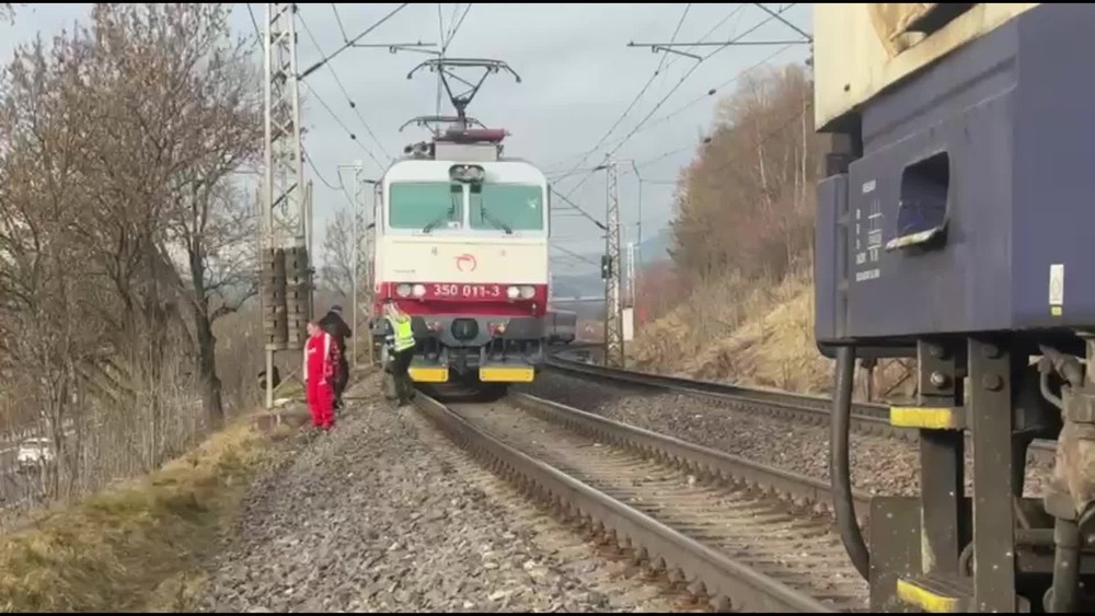 [multi] Vlaky sa vyhli zrážke pri Liptovskom Hrádku 2775