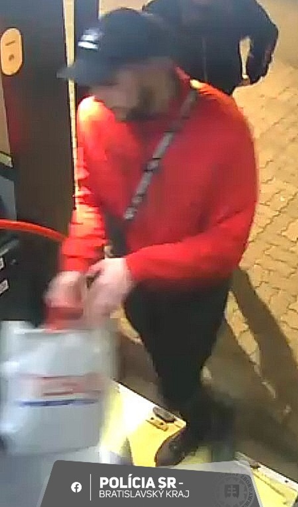 Neznámy muž obťažoval ženu na ulici