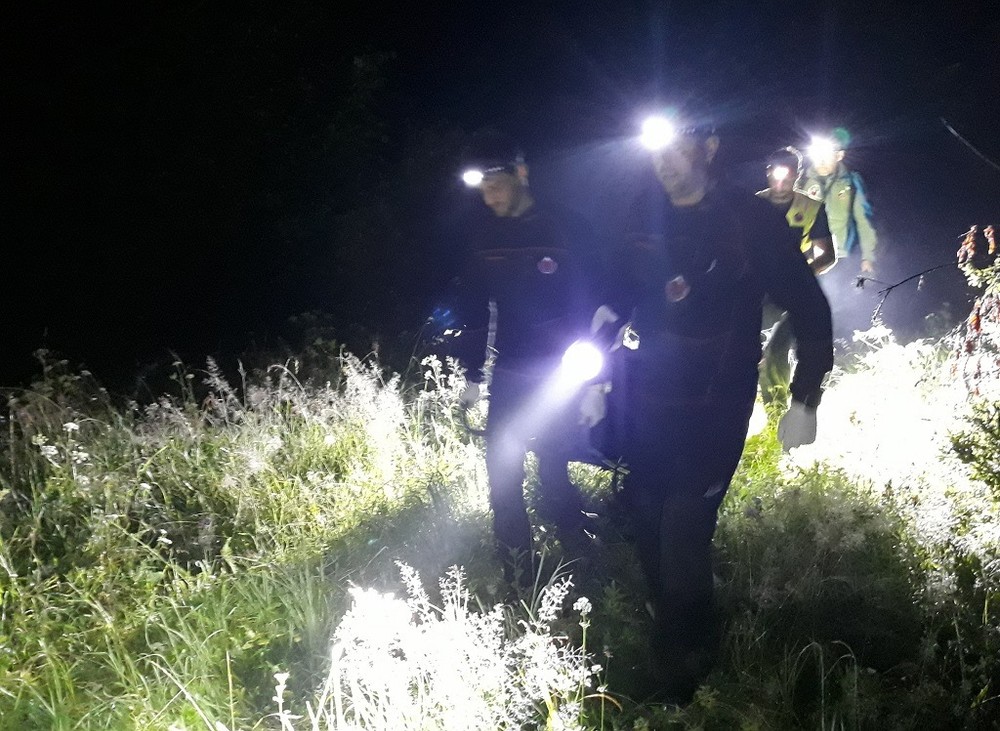 Nočné pátranie horských záchranárov skončilo tragicky. Dôchodcu (†74) z Terchovej zavalil strom 