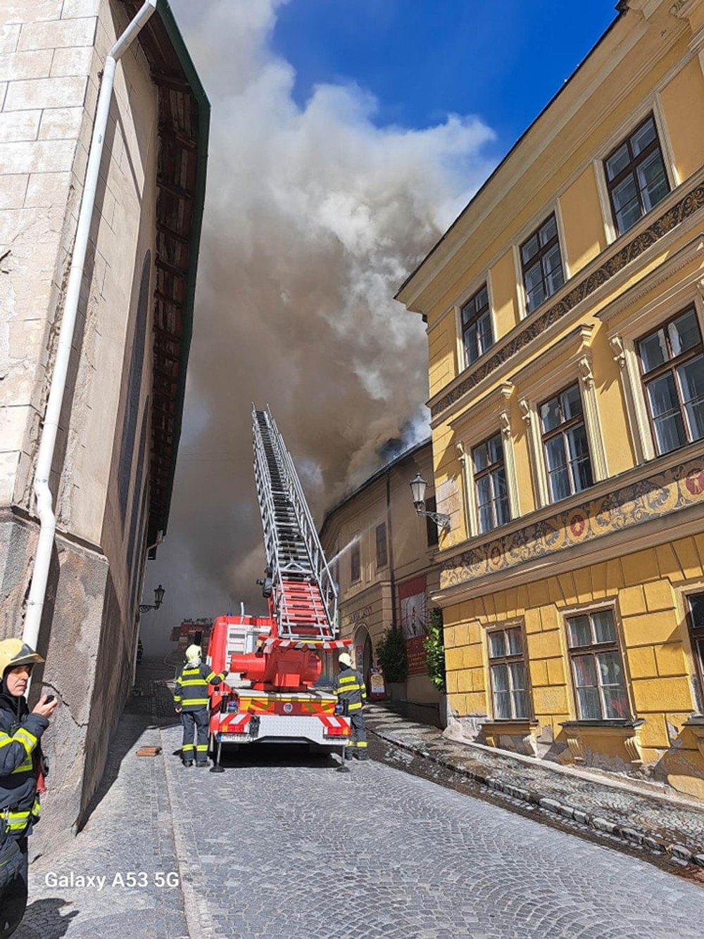 horí banka lásky polícia 3