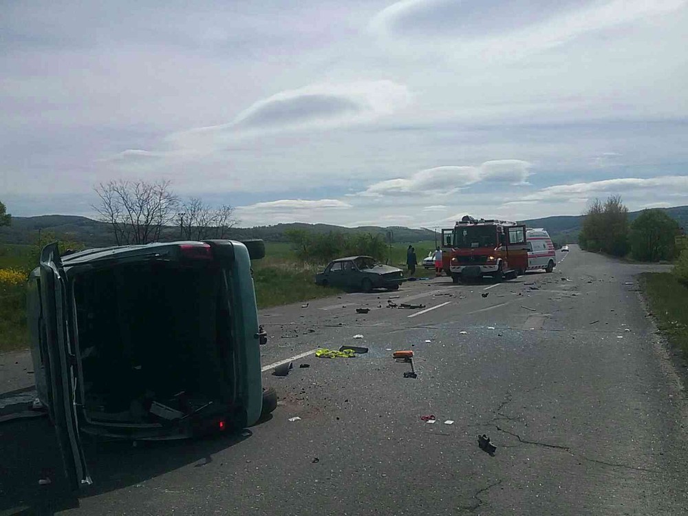Pri obci Pliešovce došlo k vážnej dopravnej nehode. Na mieste zasahuje aj vrtuľník záchranárov 
