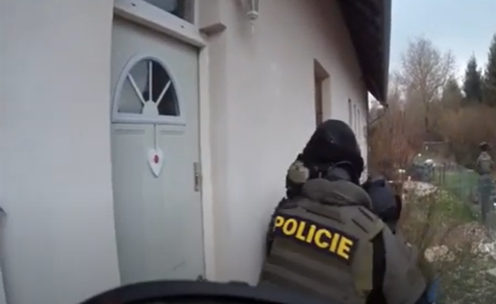 Česká polícia stíha 14 ľudí kvôli dovážaniu drog zo Slovenska (7)
