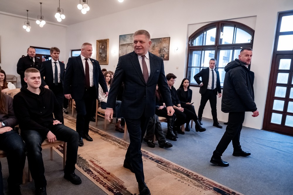 Diskusia Roberta Fica a študentov v Modre