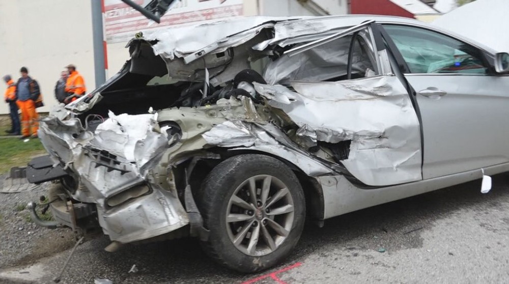 Zrážka auta s vlakom Veľká Lomnica (4)