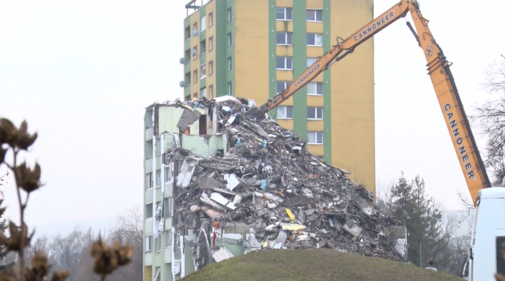 Osud prešovského paneláka je spečatený, zostali už len sutiny