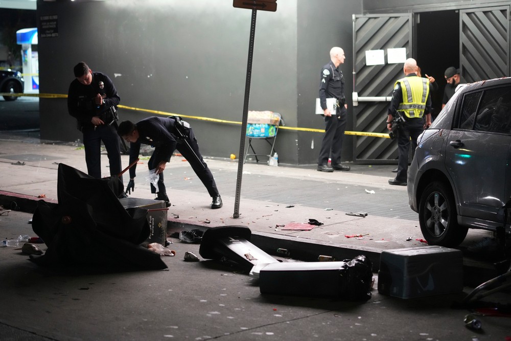 Los_Angeles_Vehicle_into_Crowd533073