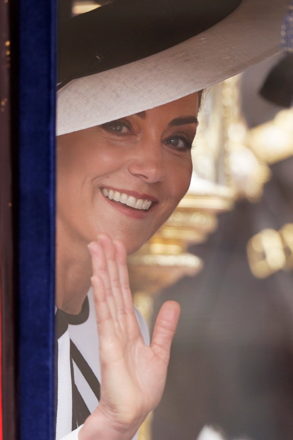 Britain_Royals_Trooping_The_Color417051050916