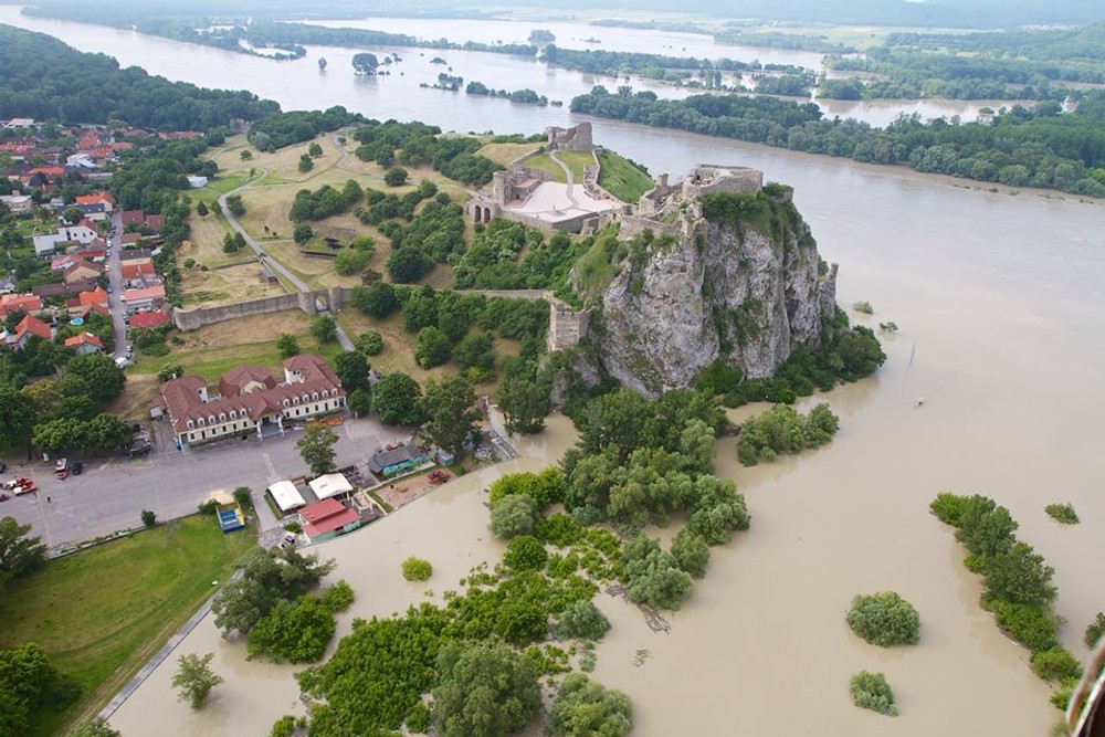 Hasiči zverejnili zábery najväčších zásahov na západnom Slovensku
