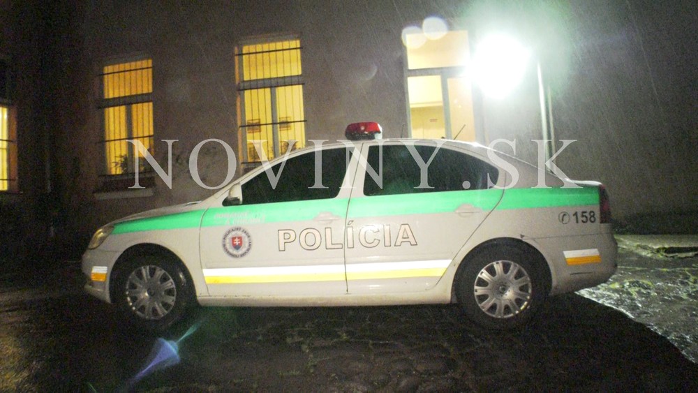 Dráma v Banskej Štiavnici: Muž mal manželku poliať kyselinou, postreliť mal aj syna