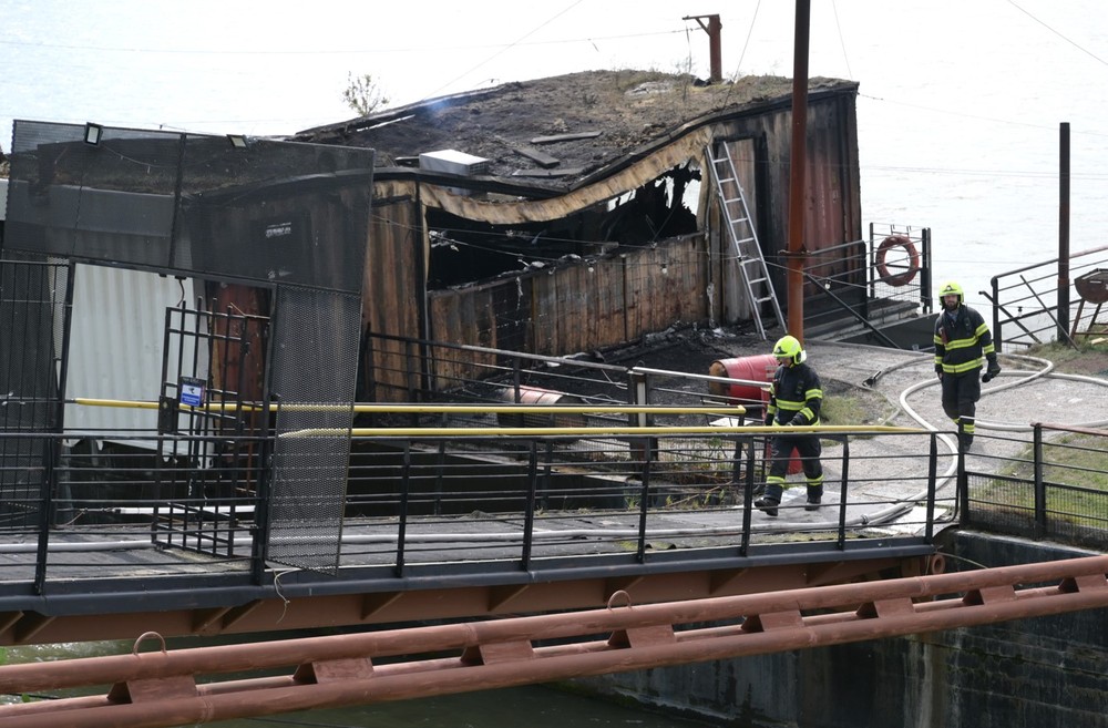 požiar PINK WHALE (6)