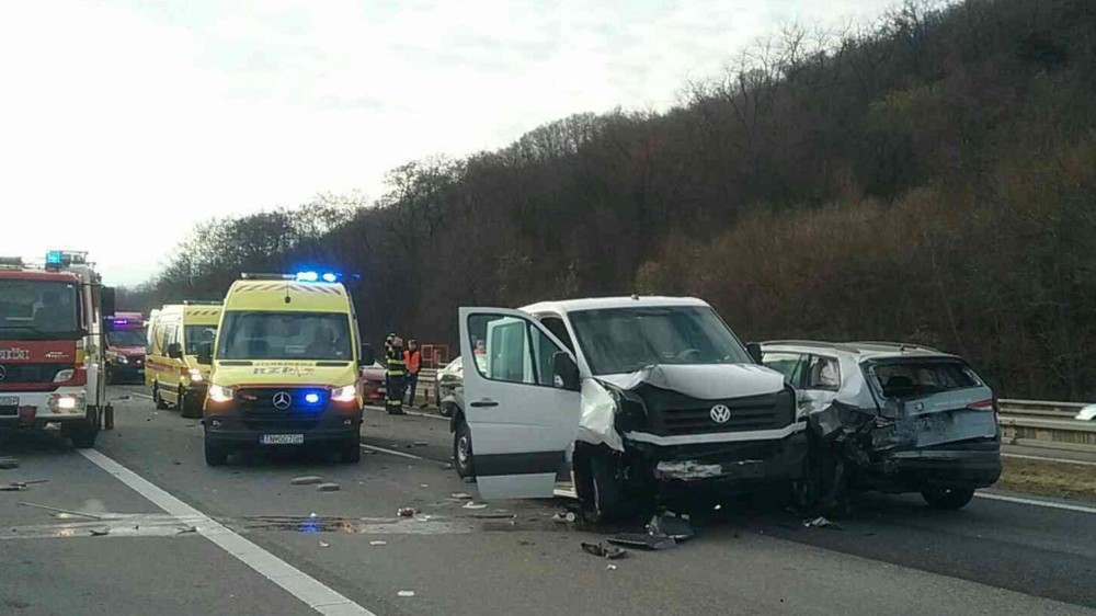 Hromadná dopravná nehoda pri Trenčíne 