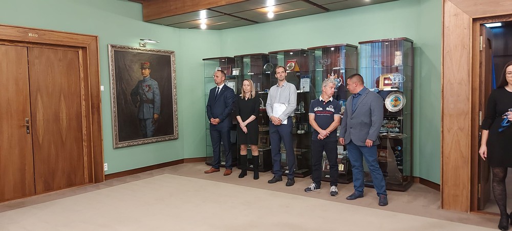 Po lekároch hrozia výpoveďami aj záchranári