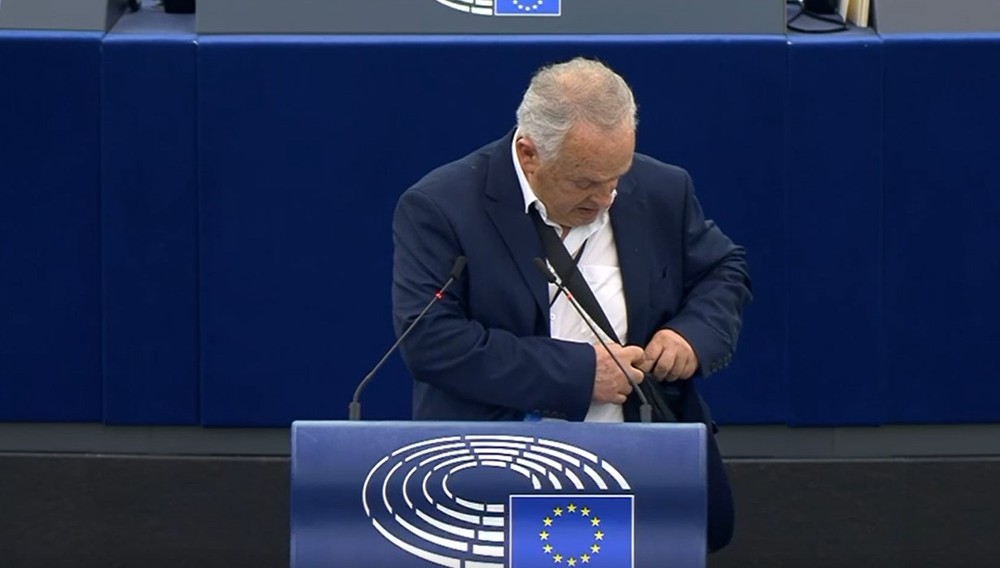 Radačovský vypustil holubicu mieru (8)