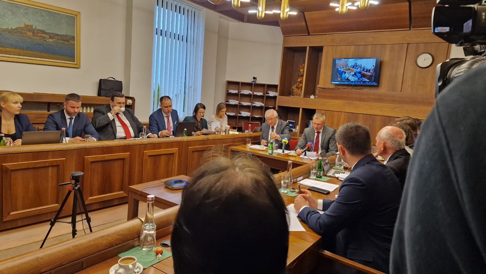 Vypočúvanie Jána Mazáka na ústavnoprávnom výbore NR SR (3)