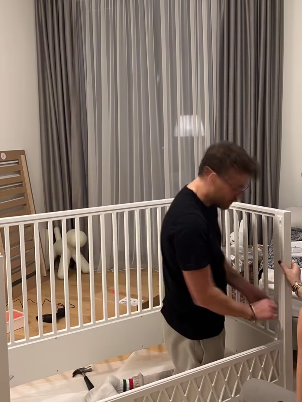 Leoš a Monika Marešovci chystajú detskú izbu