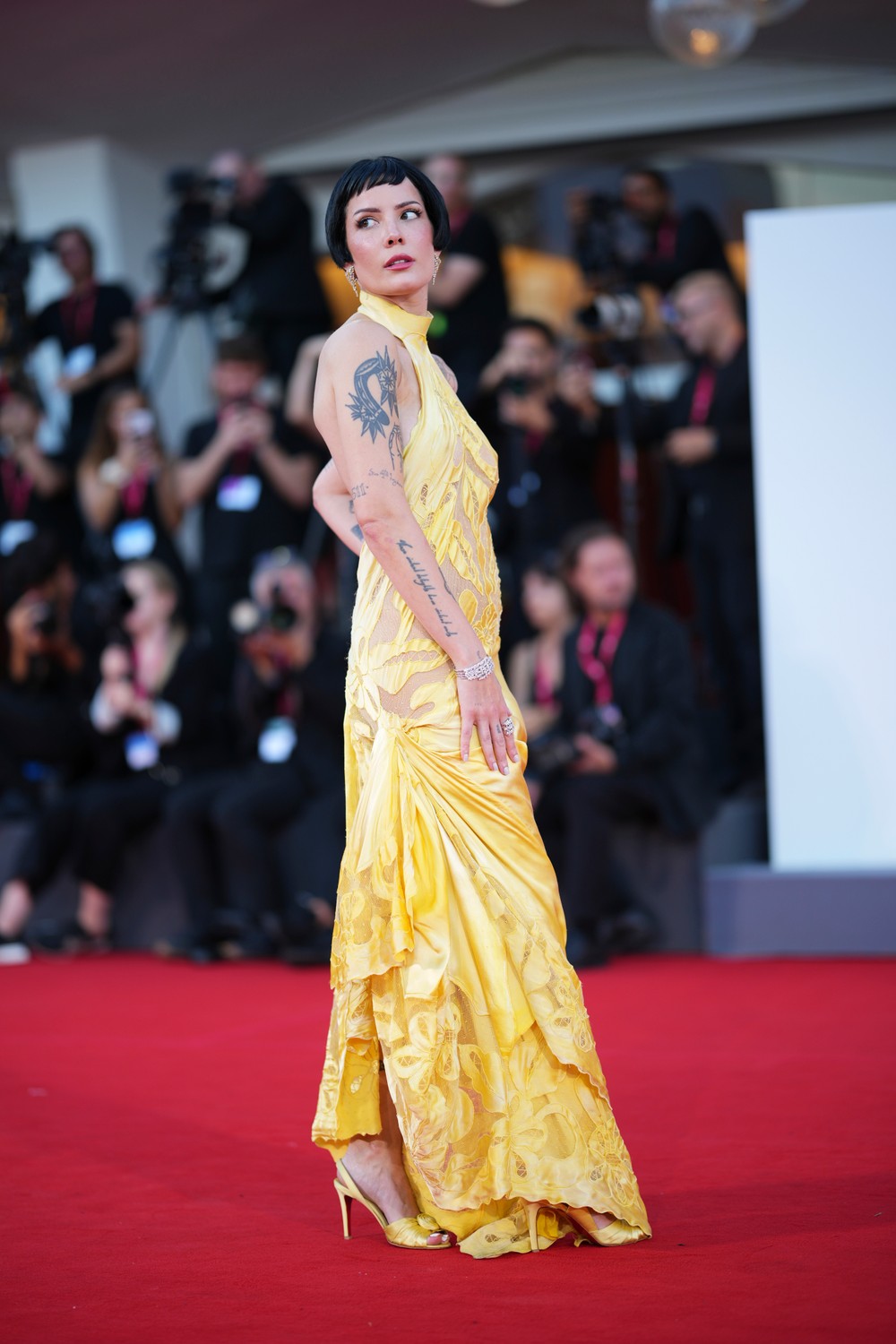 Italy_Venice_Film_Festival_The_Smashing_Machine_Red_Carpet_11974