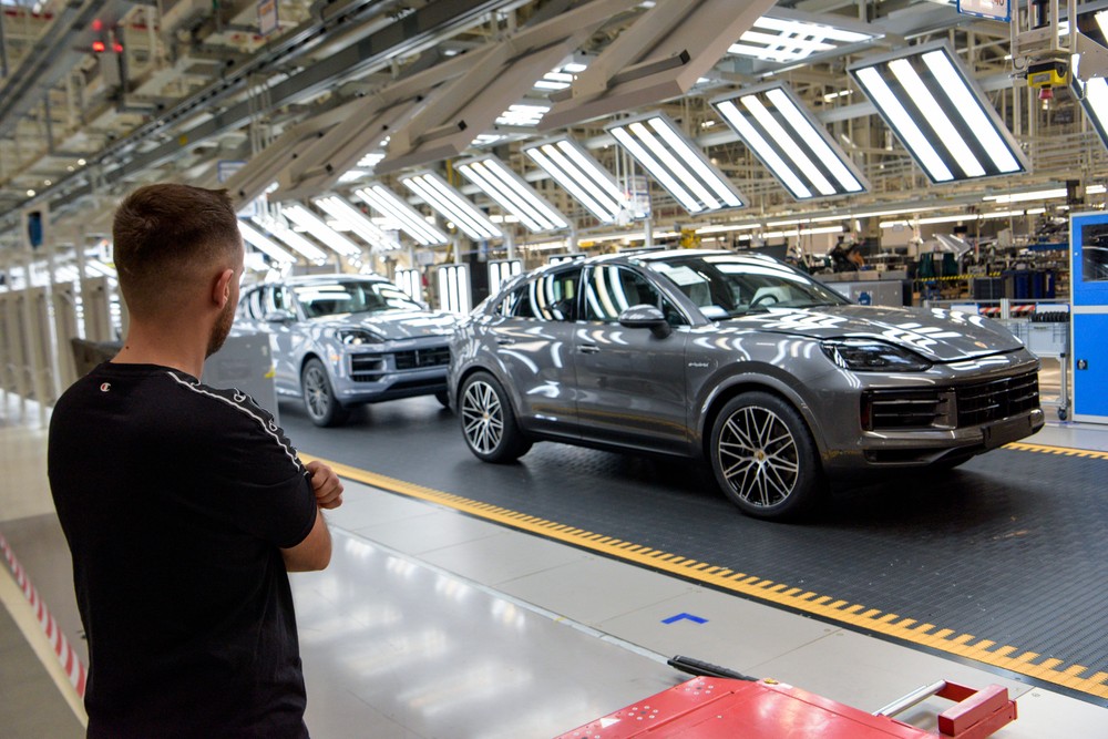 4_03062023_dod_vw963722