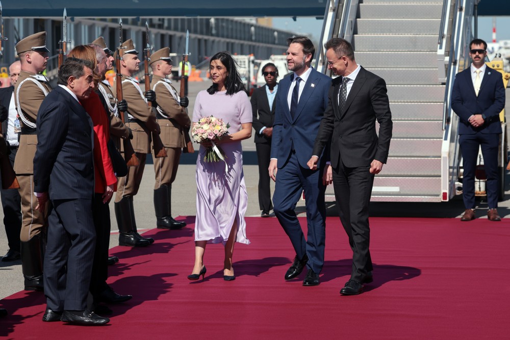 Viceprezident USA Vance odcestoval do Maďarska podporiť pred voľbami Orbána