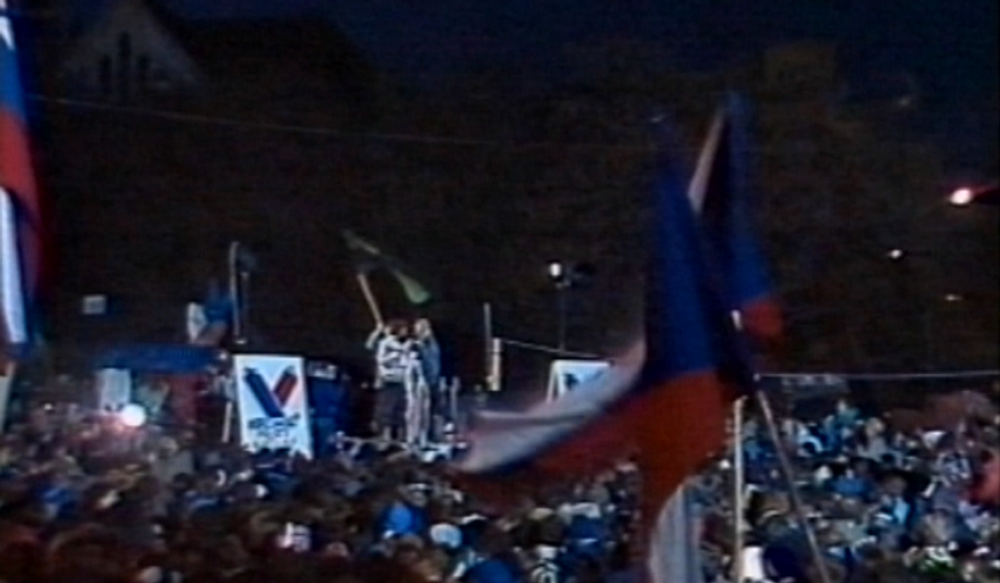 Nepovolený pochod študentov v Bratislave predbehol udalosti zo 17. novembra 