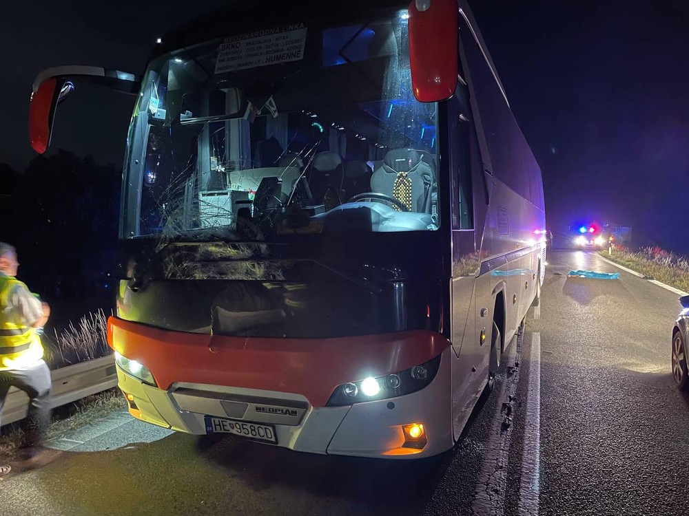 autobus zrazil muža