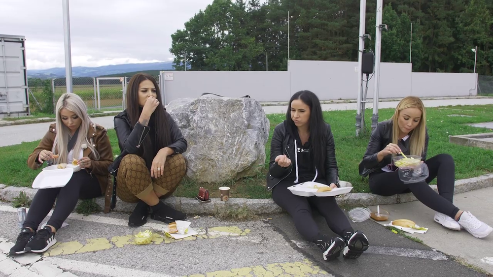 Zuzana Plačková sa spolu s kamarátkami kŕmili párkami a hranolkami