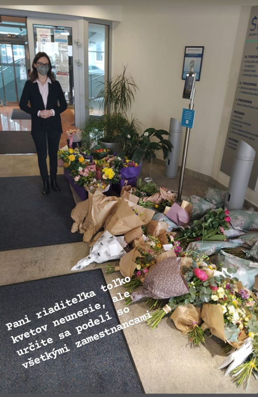 Riaditeľka ŠÚKL s kvetmi