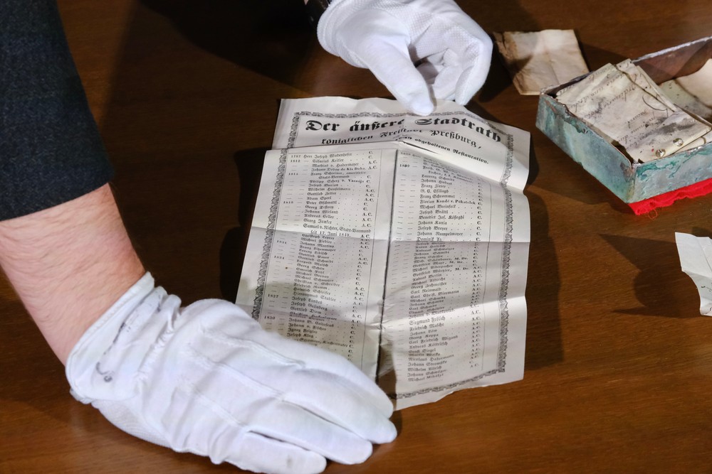 Odhalenie časovej schránky z Michalskej veže 