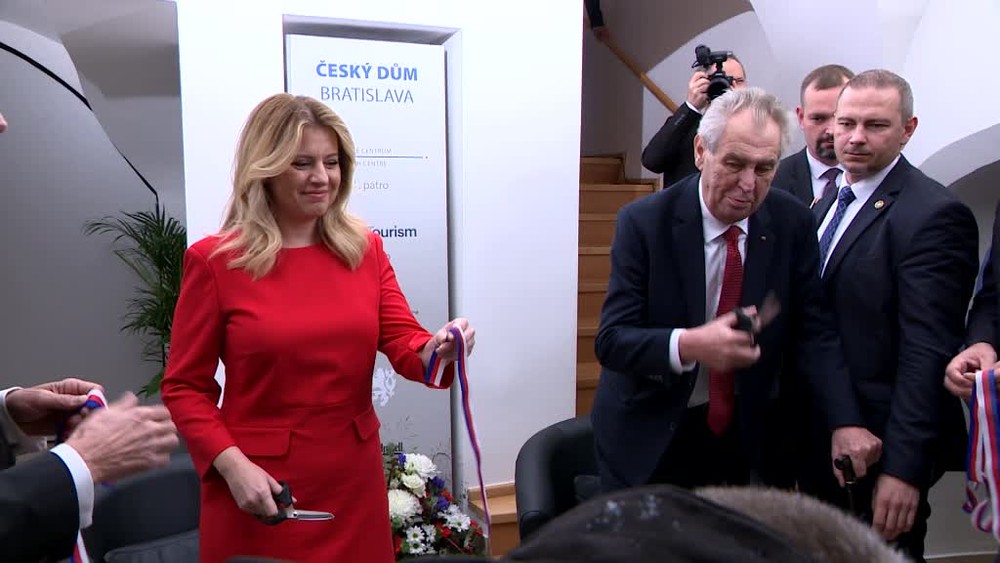 [multi] Zuzana Čaputová si spolu s Milošom Zemanom pripomenula Nežnú revolúciu. Otvorili Český dom v Bratislave 6763