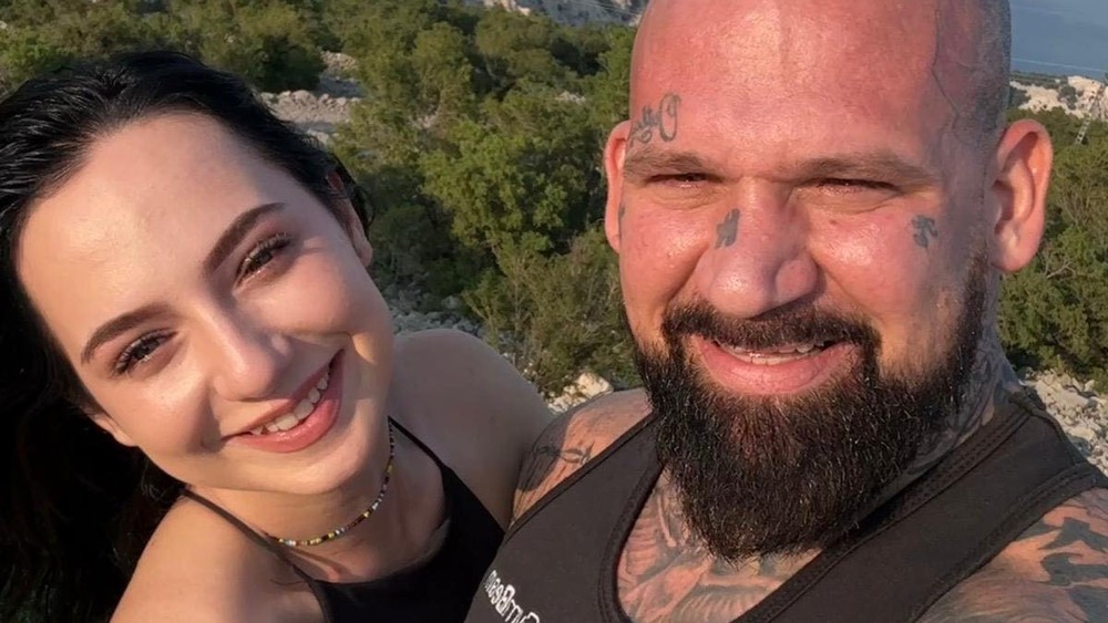 Miro Vlček, Bez servítky, Mikela