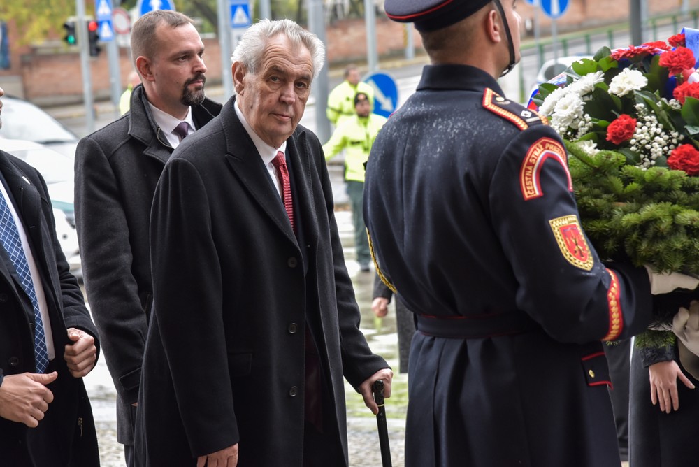 Prezidentka Zuzana Čaputová si spolu s prezidentom ČR Milošom Zemanom v Bratislave pripomínajú udalosti zo 17. novembra