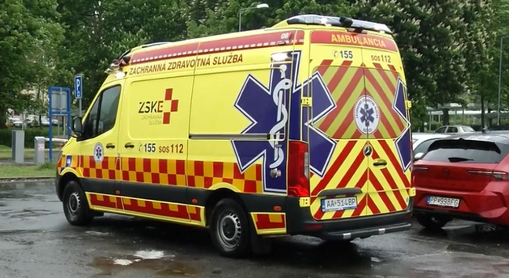 ambulancia pád pod vlak