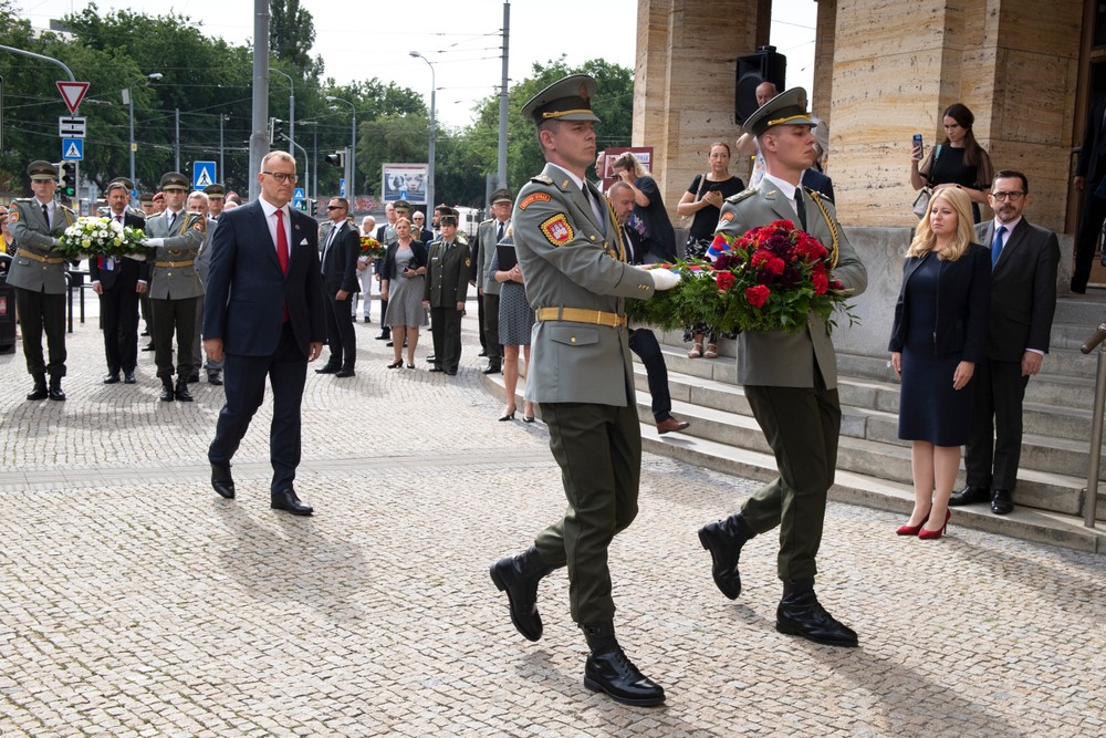 Predstavitelia štátu si v Bratislave pripomenuli výročie okupácie Československa