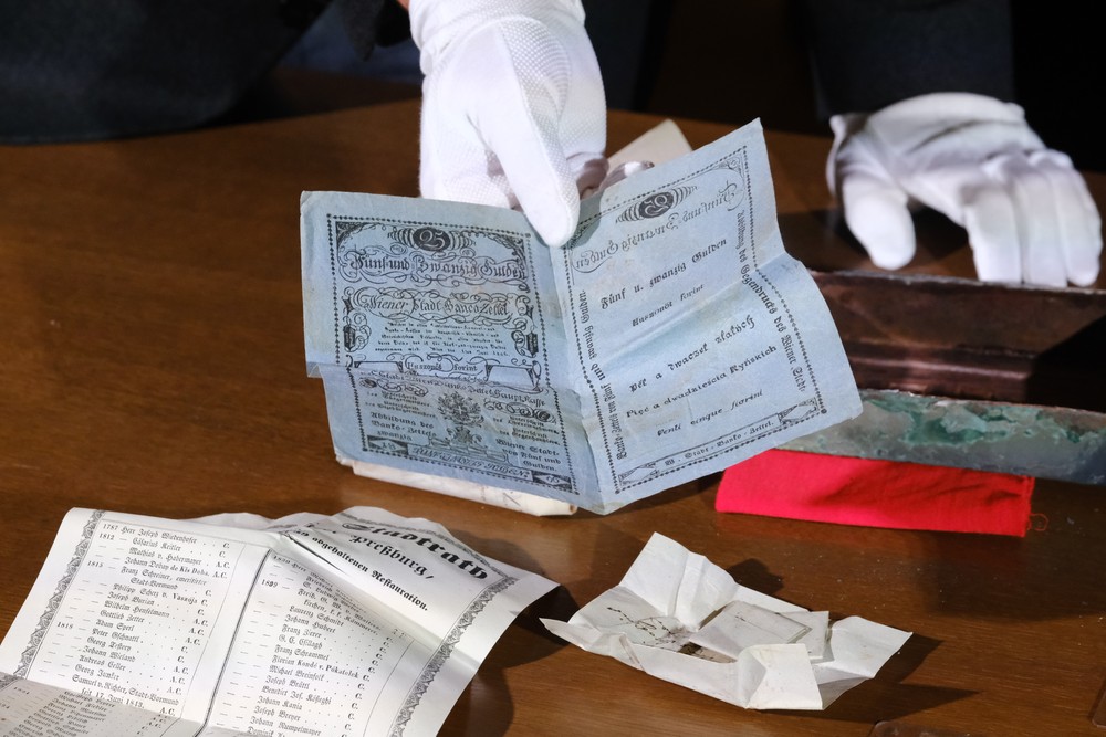 Odhalenie časovej schránky z Michalskej veže 