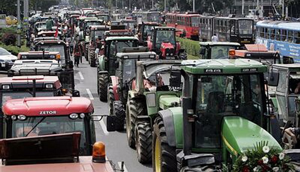 Protest farmárov, traktory