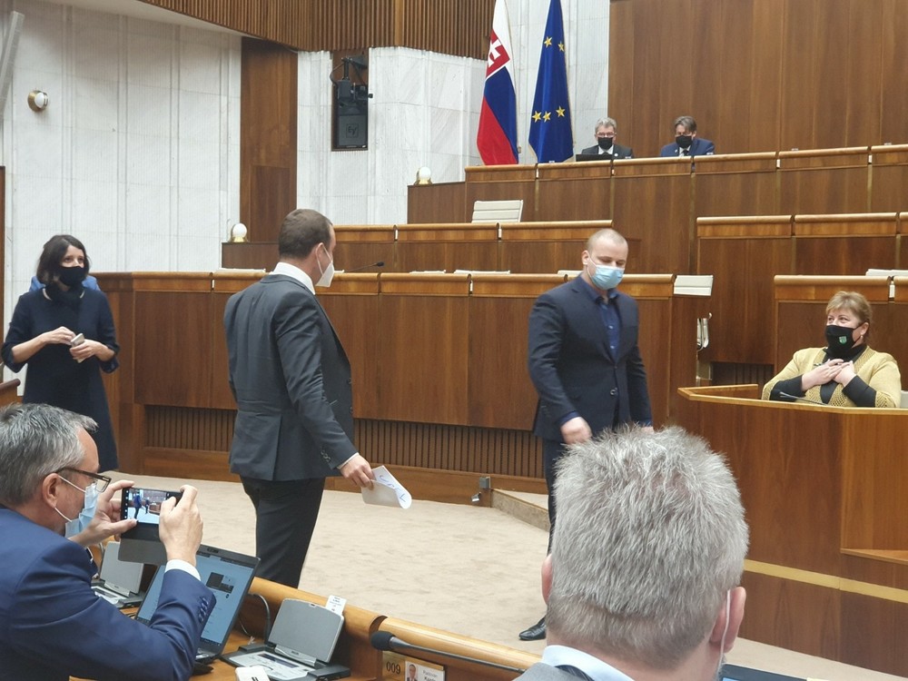 Roztržka v parlamente 