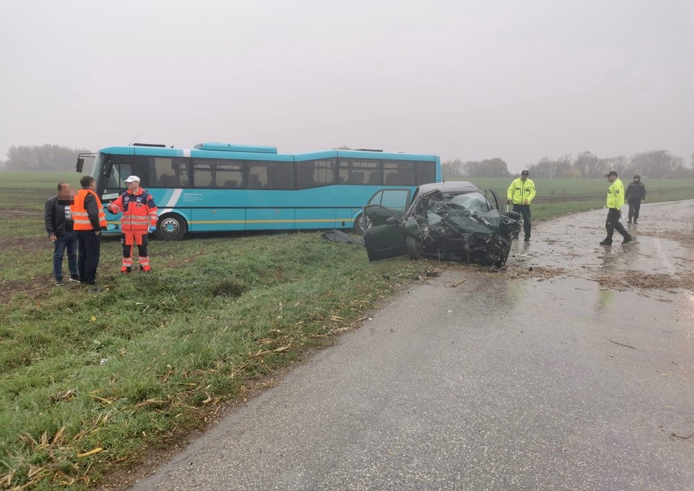 Zrážka auto autobus