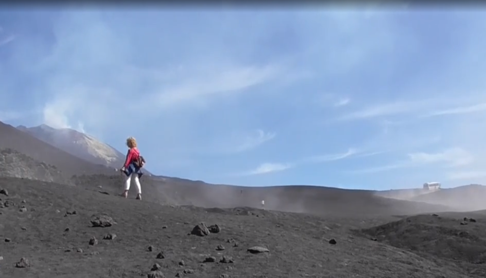 Redaktor TV JOJ vystúpil na dymiacu Etnu